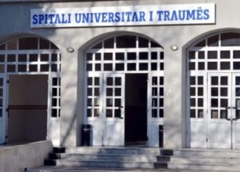 Aksident i rëndë në Tiranë, dy të rinj në spital, njëri në gjendje kritike (EMRAT)