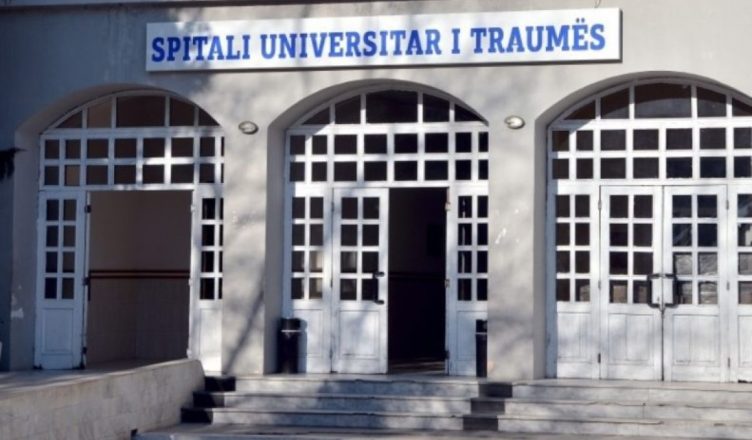 Aksident i rëndë në Tiranë  dy të rinj në spital  njëri në gjendje kritike  EMRAT 