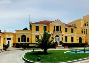 “Dhunë dhe hakmarrje!”, Ambasada e SHBA në Tiranë iu vë ‘vijën e kuqe’ disa bizneseve: Ja lokalet ku shtetasit amerikanë nuk duhet të shkojnë!