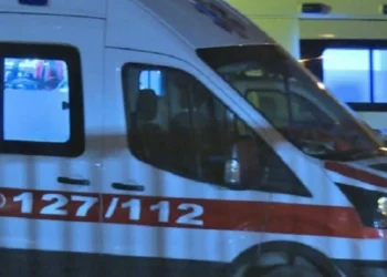 U vetëplagos me armë zjarri në banesën e tij, ndërron jetë 27-vjeçari në Tiranë