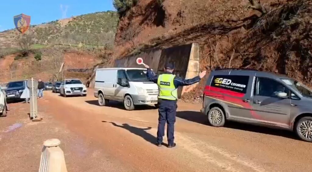 Rëndohet situata tek Arrat e Gurrës  ARRSH  Po kryejmë rivlerësim gjeologjik  rrugët nga mund të kalojnë mjetet