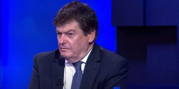 E akuzoi se u pasurua duke përdorur PD, Topi i përgjigjet Berishës: E njëjta lojë prej 30 vitesh! S’funksionon më kështu