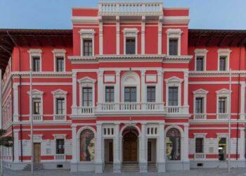 Prokuroria e Vlorës kontroll në Bashki, sekuestrohen dosjet e pronave dhe plazheve për vitet 2023–2025