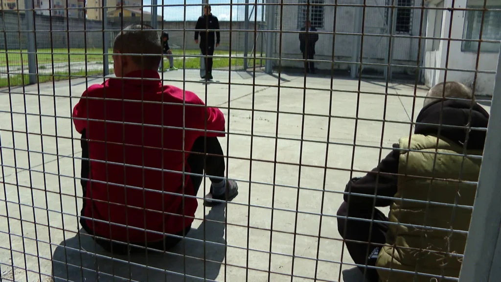 447 të burgosur përfitojnë nga amnistia, por për shkak të kritereve do lirohen vetëm 4 të mitur dhe 9 gra