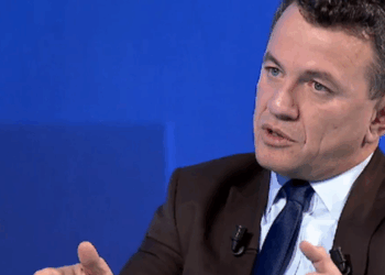 Një burrë, një epokë, një qetësi tronditëse!