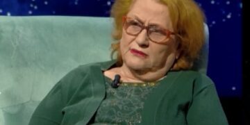 Vajza e Lasgush Poradecit shpërthen në lot: Hajdutët na vodhën, prej 35 vitesh sillen mizorisht me figurën e babait tim! Si na përjashtuan nga eventi në Vjenë