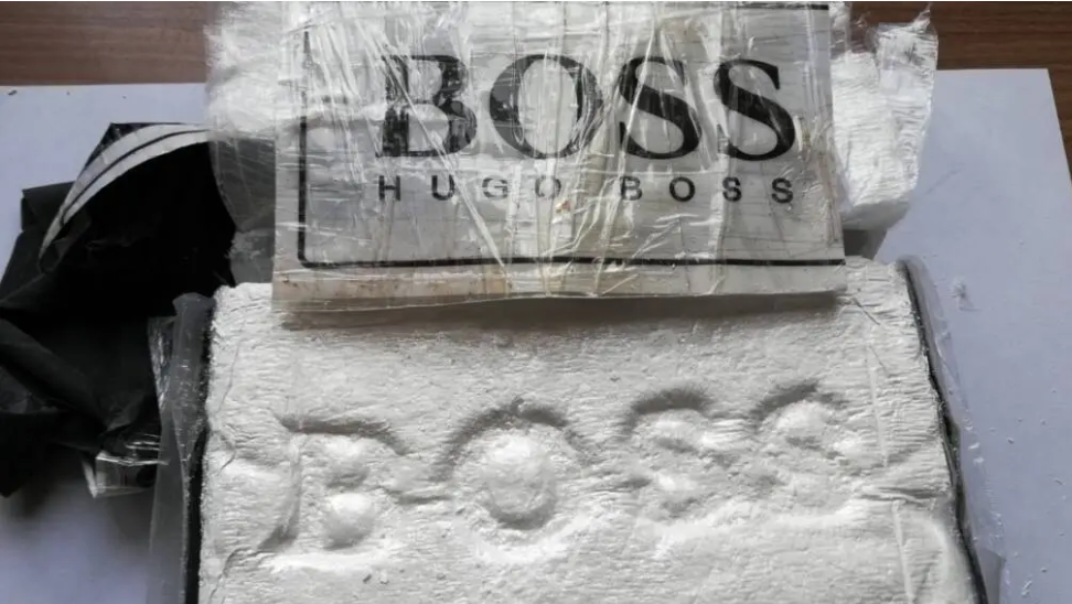 “Kokainë e mbështjellë me Hugo Boss”/ Arrestohet tuniziani, “ushtar” i shqiptarëve që drejtonin trafikun e drogës