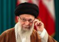 Tensionet në pikën kritike, Khamenei paralajmëron “luftë rajonale” nëse SHBA-të sulmojnë