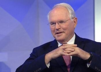 “Mos na lini më”, ambasadori Christopher Hill rrëfen çfarë ndodhi në vitin 1991 kur erdhi për herë të parë në Shqipëri