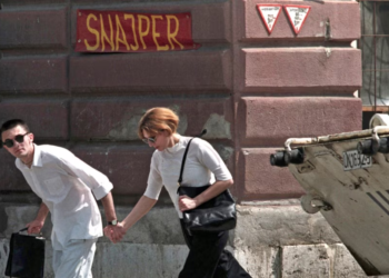 Rasti i “turistëve snajperistë”, nën hetim një 80-vjeçar nga Italia