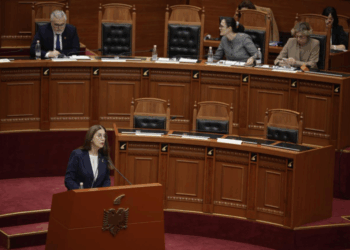“S’ka telefon, siguri kibernetike dhe oficerët e rinj”/ Kumbaro prezanton planin për shkollat