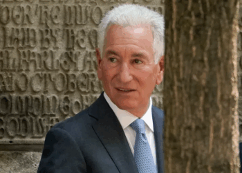 Franca ‘nxjerr jashtë loje’ ambasadorin amerikan, nuk mund të takohet me ministrat