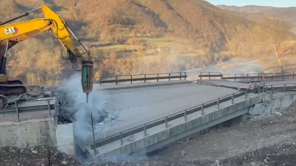 korca-pa-rezervime-furgonet-rrisin-biletat-deri-ne-40-efekti-i-bllokimit-te-rruges