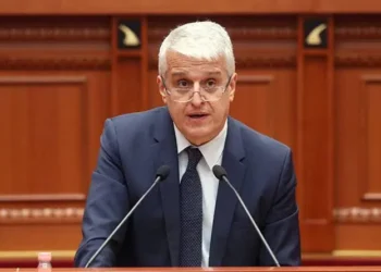 Majko reagon ashpër për Hagën: Turp! Po amnistoni Millosheviçin dhe po deformoni luftën e Kosovës
