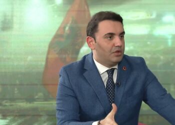 Belind Këlliçi paralajmëron ndryshime në qeveri