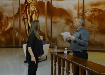 “Erdha të takoja nënën, e gjeta jashtë”, Laureta i kërkon llogari vëllait: Do mbash përgjegjësi për këtë!