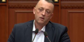 Grabitet me armë një bankë në Tiranë, autori me kallashnikov kapet në kohë rekord