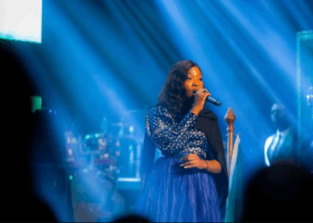 E pickoi gjarpri në gjumë, humb jetën në moshën 26-vjeçare këngëtarja