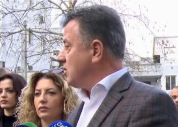 “Detyrim paraqitje” për 7 të miturit e arrestuar gjatë protestës, Noka para gjykatës: Psikologu ishte polic, iu ushtrua presion për t’i akuzuar si grup kriminal