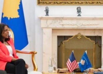 “Prania ushtarake e SHBA në Kosovë mbetet e rëndësishme”, Osmani pret të Ngarkuarën me Punë në ambasadën amerikane