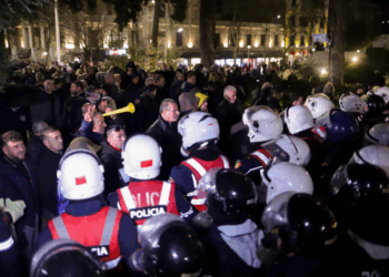 7 efektivë policie të lënduar gjatë protestës së opozitës, 5 dërgohen në Spitalin e Traumës