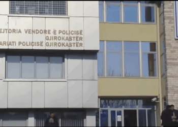 Gjirokastër/ Morën me forcë në makinë 30-vjeçaren dhe e dhunuan, arrestohen vëllai, xhaxhai dhe bashkëshorti i të resë