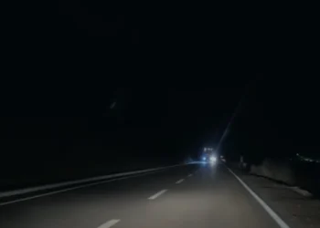 Prej tre orësh i paralizuar, rikthehet qarkullimi në aksin alternativ Maliq-Moglicë-Gramsh, hapen të dyja korsitë