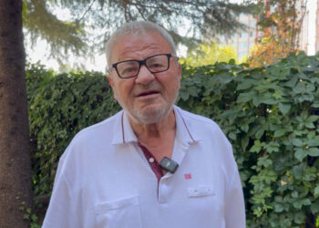 Po kalonte me biçikletë te vijat e bardha, makina përplas humoristin Nexho Shabani