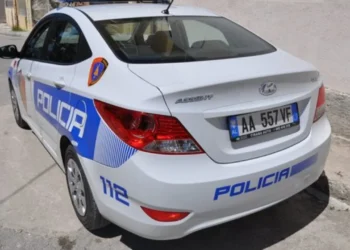 “100 mijë euro ose t’i publikoj videot intime”, pranga 37-vjeçarit nga Kosova që shantazhonte të renë nga Tirana