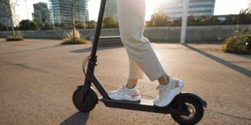 Rikthehen në qarkullim monopatinat?! Ministrja Koçiu përgënjeshtron lajmin: Udhëzimi mbetet në fuqi