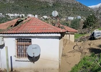 Shembet toka në Delvinë nga moti i keq, rrezikohen shumë banesa nga rrëshqitja e truallit pas shiut
