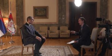 “Kërkuan rrëzimin tim”, Vuçiç akuzon Shqipërinë, Kosovën dhe Kroacinë për protestat në Serbi