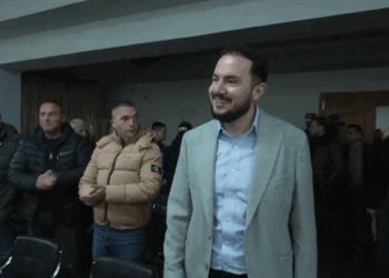 Ervin Salianji nis takimin me strukturat dhe mbështetësit e PD në Vlorë