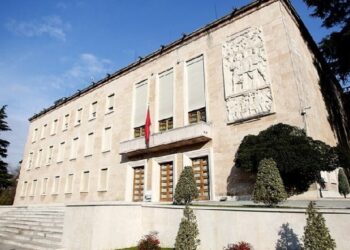 Qeveria miraton kompensimin e kontributeve për bizneset pas rritjes së pagës minimale