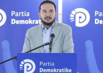 PD përjashtoi 2 mbështetësit e tij nga grupi i Këshillit Bashkiak Durrës, reagon Salianji: Humbësat duan të zgjedhin votuesit e tyre