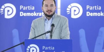 PD përjashtoi 2 mbështetësit e tij nga grupi i Këshillit Bashkiak Durrës, reagon Salianji: Humbësat duan të zgjedhin votuesit e tyre