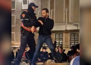 Përplasje mes efektivëve dhe mbështetësve të Lapajt te Kryeministria