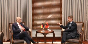 Ministri Hoxha pret anëtarin e Bundestagut Peter Beyer: Gjermania mbështetje të vazhdueshme për integrimin evropian të Shqipërisë