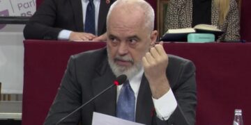 “Ku ndryshojmë nga ata që dje e deshën të pushkatuar gjyshin e saj”, Rama për Ballukun: Prezumimi i pafajësisë është vija ndarëse mes demokracisë dhe diktaturës