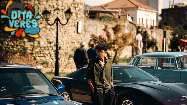 foto-nga-mercedesi-klasik-te-bmw-ja-legjendare-makinat-retro-ekspozohen-ne-qender-te-elbasanit