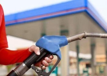 Çmimi i naftës në Kosovë 1.71 euro/litër, qytetarët ankohen për çmime të larta, ekspertët: Të ulet akciza dhe TVSH-ja