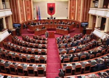 Kuvendi shpenzoi 200 milionë lekë për dieta, karburant dhe qiratë e deputetëve në vitin 2025, zbardhen të dhënat