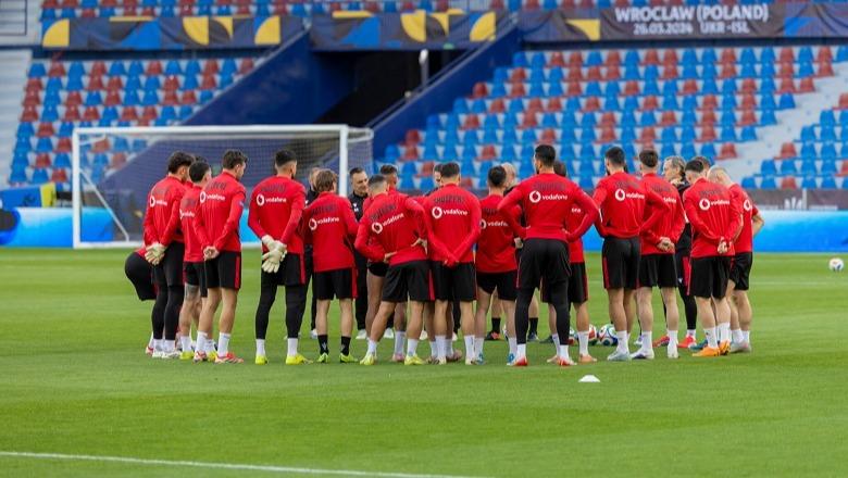 Miqësorja Ukrainë Shqipëri  kuqezinjtë zhvillojnë stërvitjen e fundit në stadiumin e ndeshjes  Mungon Ismajli  shfaq shqetësime shëndetësore