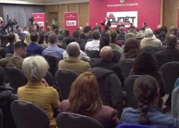 Asambleja e PS në njësinë nr. 7 në Tiranë, i pranishëm edhe Rama! Manastirliu njofton drejtuesit e 3 blloqeve