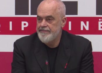 Rama nga njësia 7 në Tiranë: Shqetësimi i njerëzve çmimi i naftës, nëse heqim taksën e qarkullimit, 4-fishohet!
