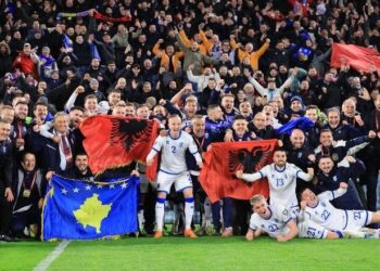 VIDEO/ “Dardanët”, një hap larg Kupës së Botës, rrugët e Prishtinës “ziejnë” nga tifozët