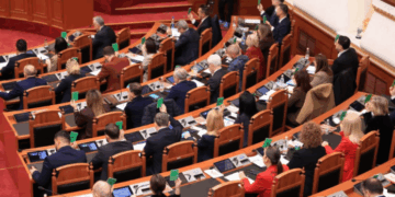 Tensione dhe bojkot në Kuvend, opozita braktis sallën, mazhoranca kalon e vetme ligjet në bllok