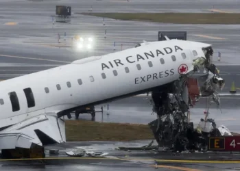 Një stjuardesë u gjet e gjallë, detaje nga përplasja e frikshme në aeroportin LaGuardia ku humbën jetën 2 pilotët