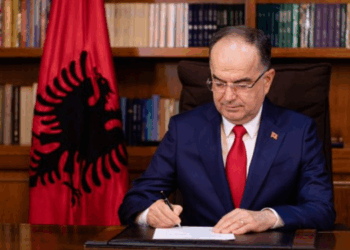 “Me zemër në Prishtinë”/ Presidenti Begaj mesazh para ndeshjes së Play-Off të Botërorit: Forca Kosovë!