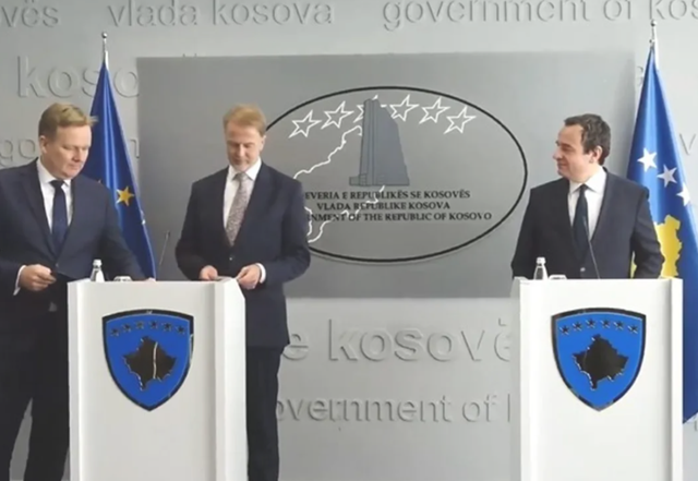 Ligji për të huajt  kritika në Kosovë  Trajtim i veçantë për komunitetin serb  ekspertët  Vepron me dy standarde